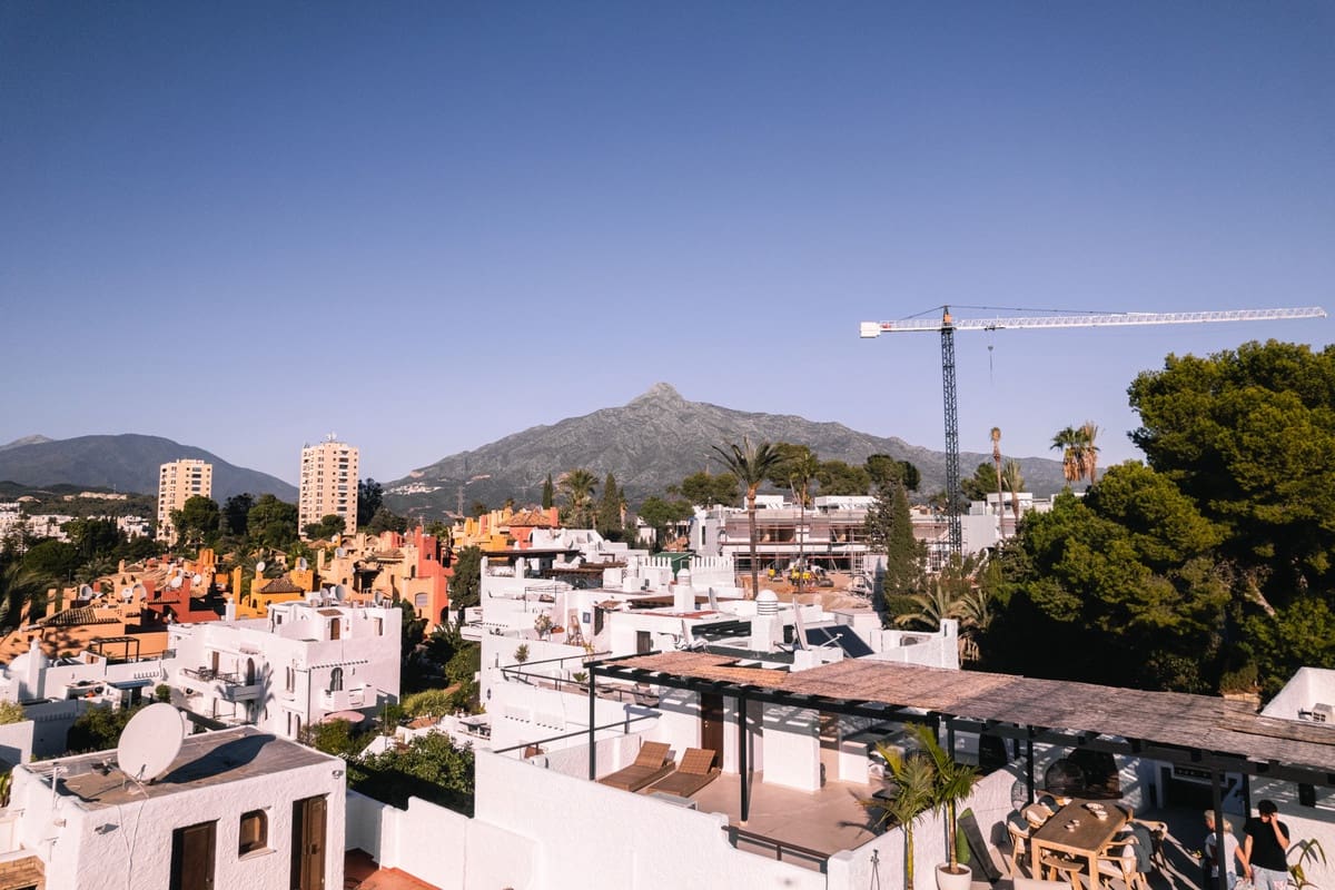 3 soveværelse Penthouse til salg i Nueva Andalucia med swimmingpool - € 825.000 (Ref: 9480328)