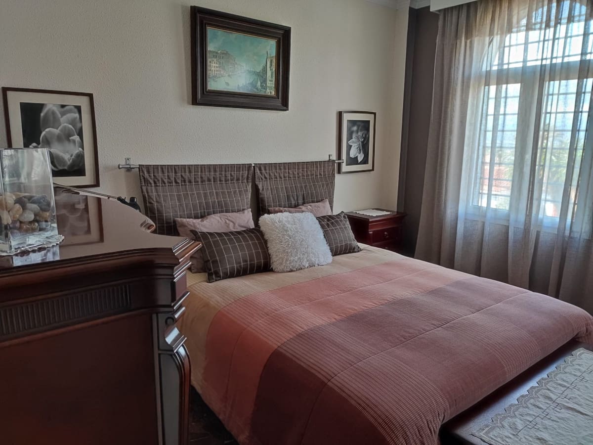 4 bedroom Villa for sale in Alhaurin de la Torre with pool - € 825,000 (Ref: 9480330)