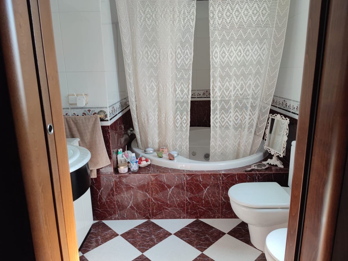 4 bedroom Villa for sale in Alhaurin de la Torre with pool - € 825,000 (Ref: 9480330)