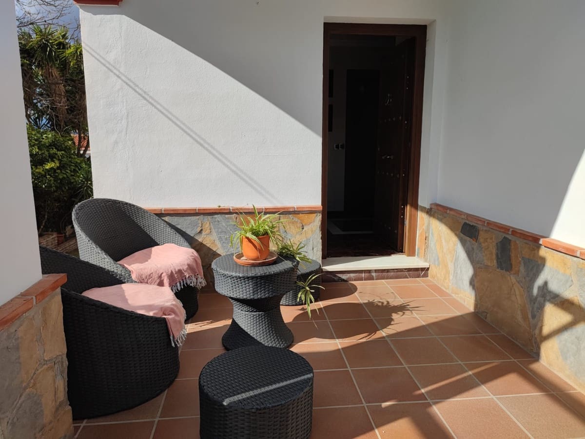4 bedroom Villa for sale in Alhaurin de la Torre with pool - € 825,000 (Ref: 9480330)