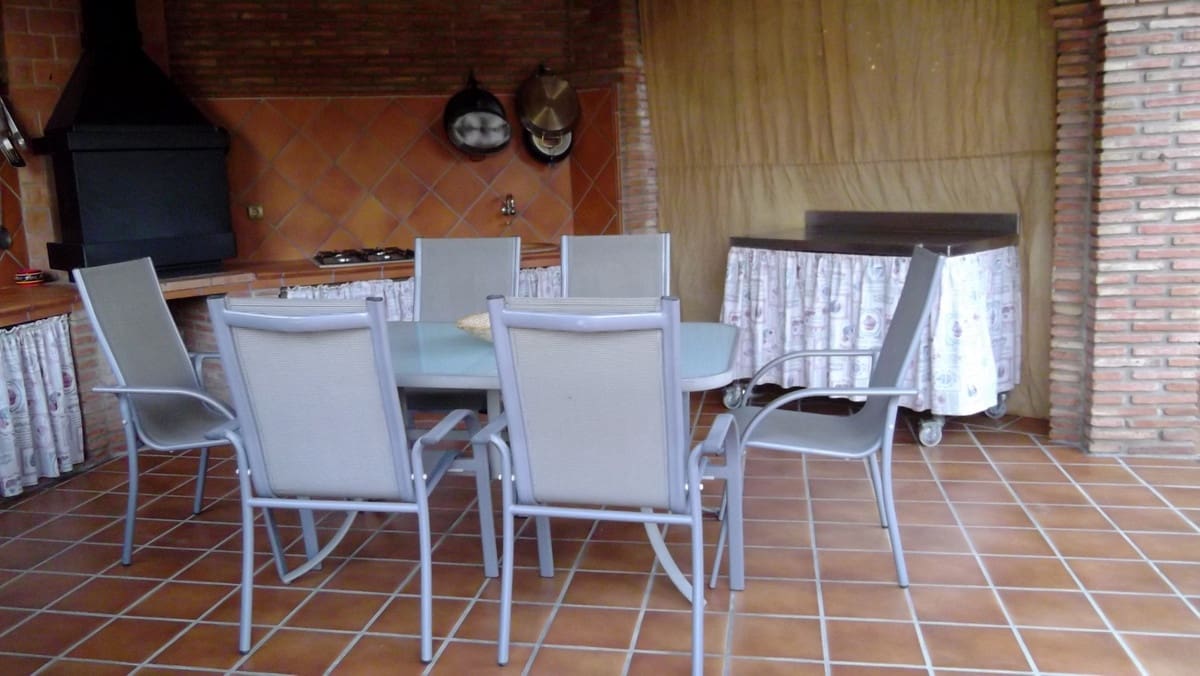 4 bedroom Villa for sale in Alhaurin de la Torre with pool - € 825,000 (Ref: 9480330)