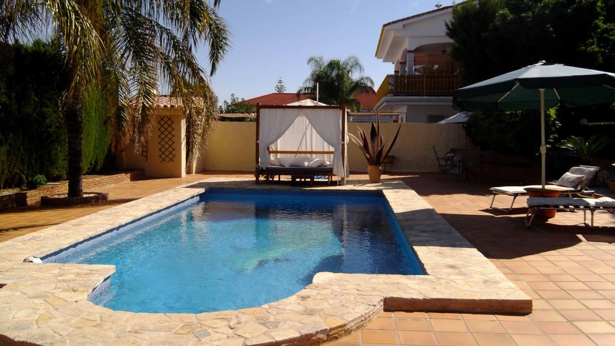 4 bedroom Villa for sale in Alhaurin de la Torre with pool - € 825,000 (Ref: 9480330)