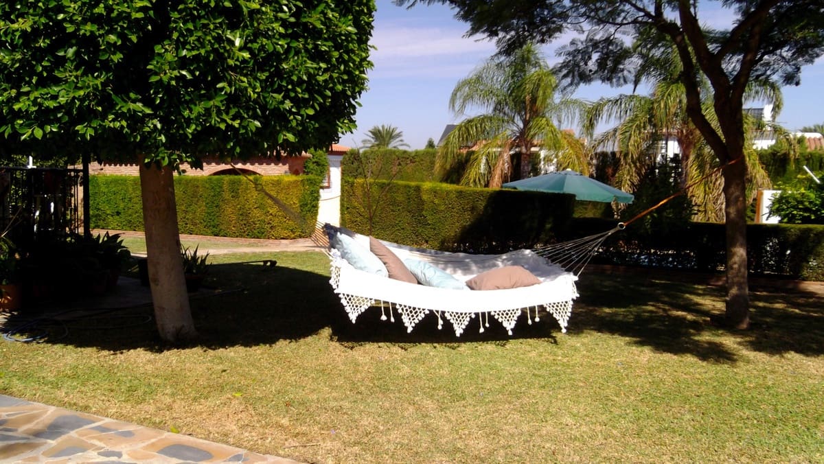 4 bedroom Villa for sale in Alhaurin de la Torre with pool - € 825,000 (Ref: 9480330)