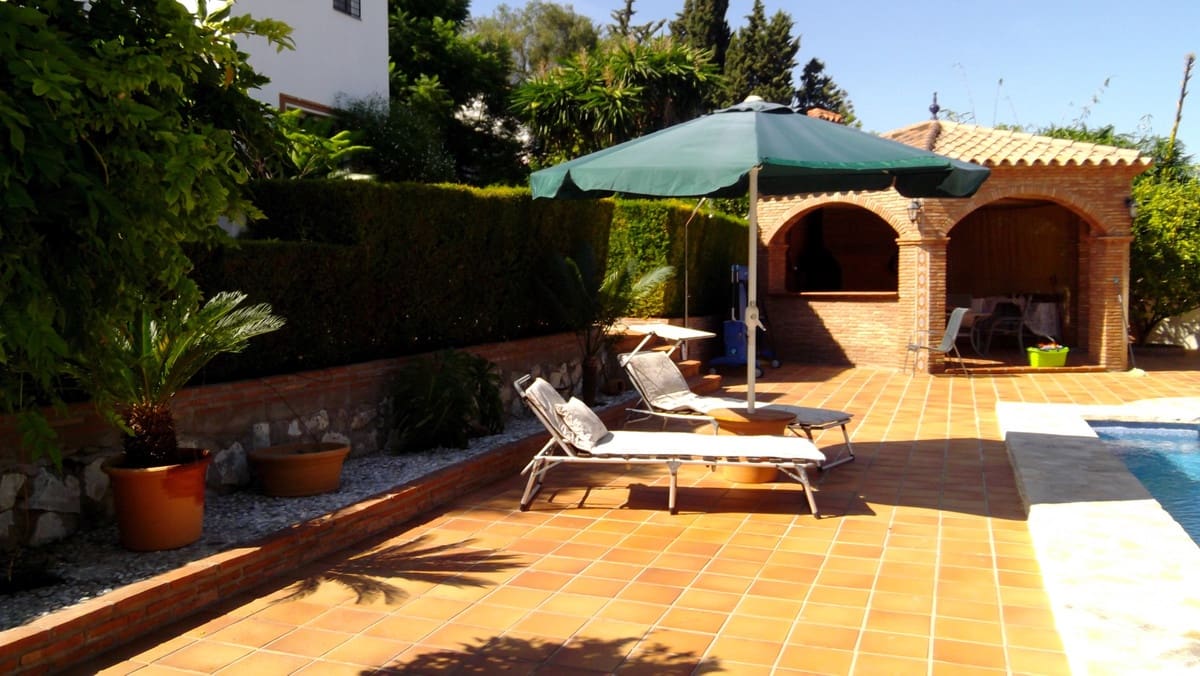 4 bedroom Villa for sale in Alhaurin de la Torre with pool - € 825,000 (Ref: 9480330)