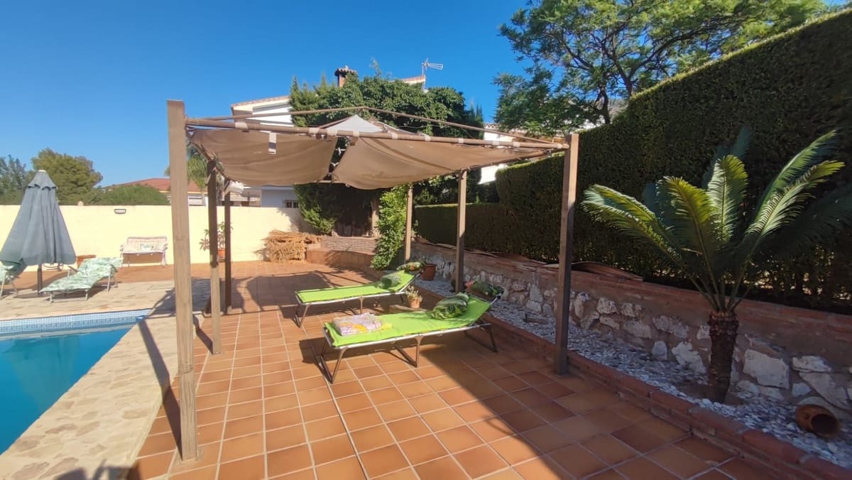 4 bedroom Villa for sale in Alhaurin de la Torre with pool - € 825,000 (Ref: 9480330)