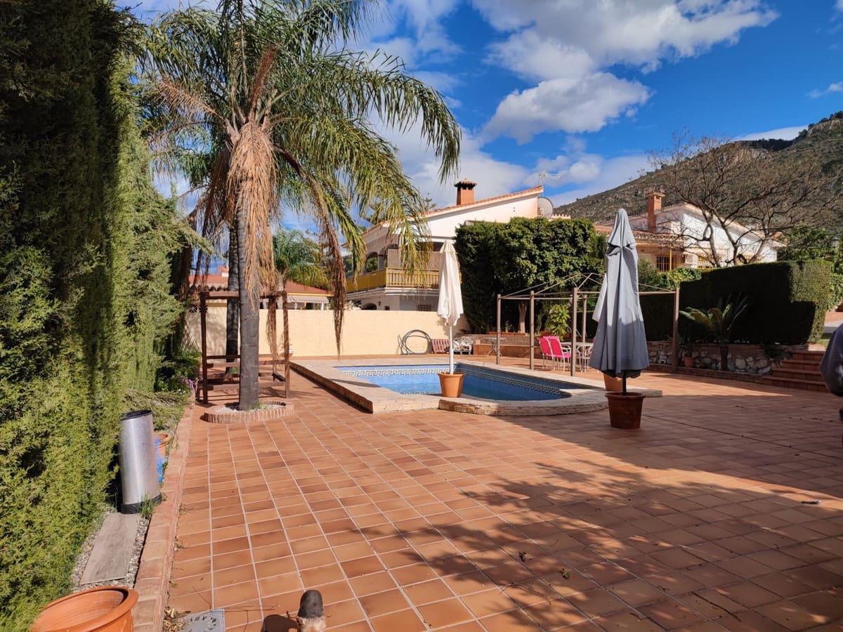 4 bedroom Villa for sale in Alhaurin de la Torre with pool - € 825,000 (Ref: 9480330)