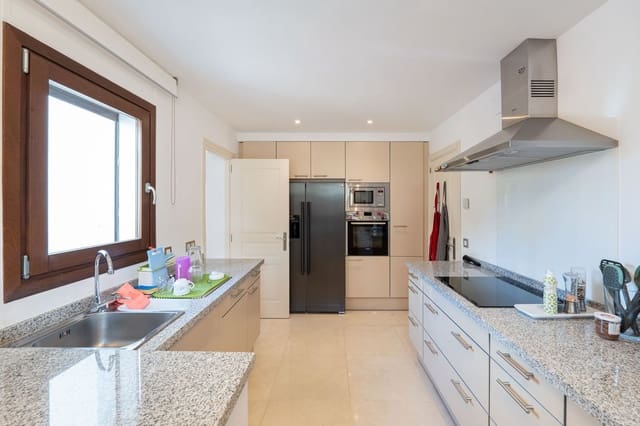 4 bedroom Townhouse for sale in Benahavís pueblo, Benahavís with pool - € 825,000 (Ref: 9480331)