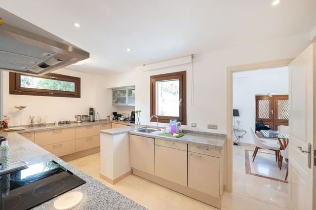 4 bedroom Townhouse for sale in Benahavís pueblo, Benahavís with pool - € 825,000 (Ref: 9480331)