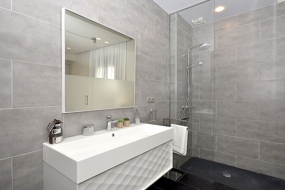 2 bedroom Apartment for sale in Puerto Banus - € 830,000 (Ref: 9480334)