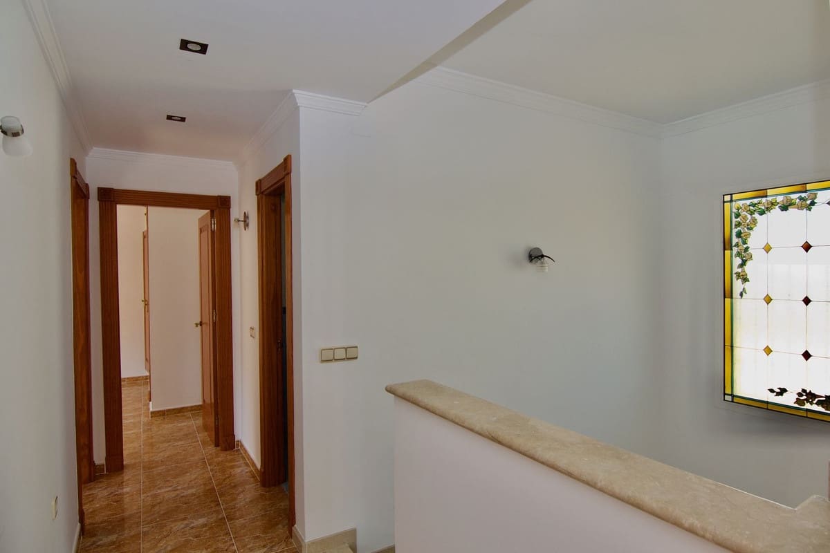 4 bedroom Villa for sale in Alhaurin de la Torre with pool garage - € 830,000 (Ref: 9480335)