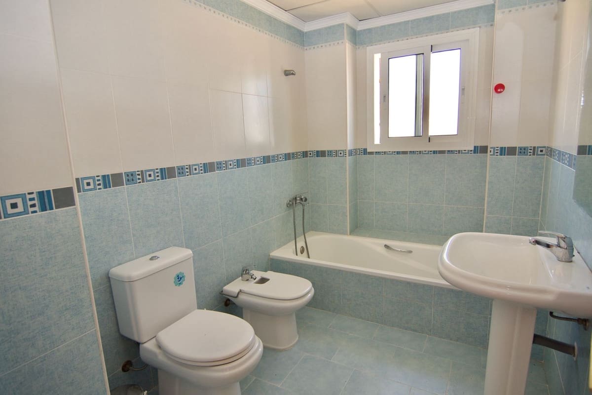 4 bedroom Villa for sale in Alhaurin de la Torre with pool garage - € 830,000 (Ref: 9480335)