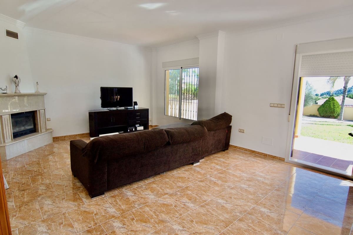 4 bedroom Villa for sale in Alhaurin de la Torre with pool garage - € 830,000 (Ref: 9480335)