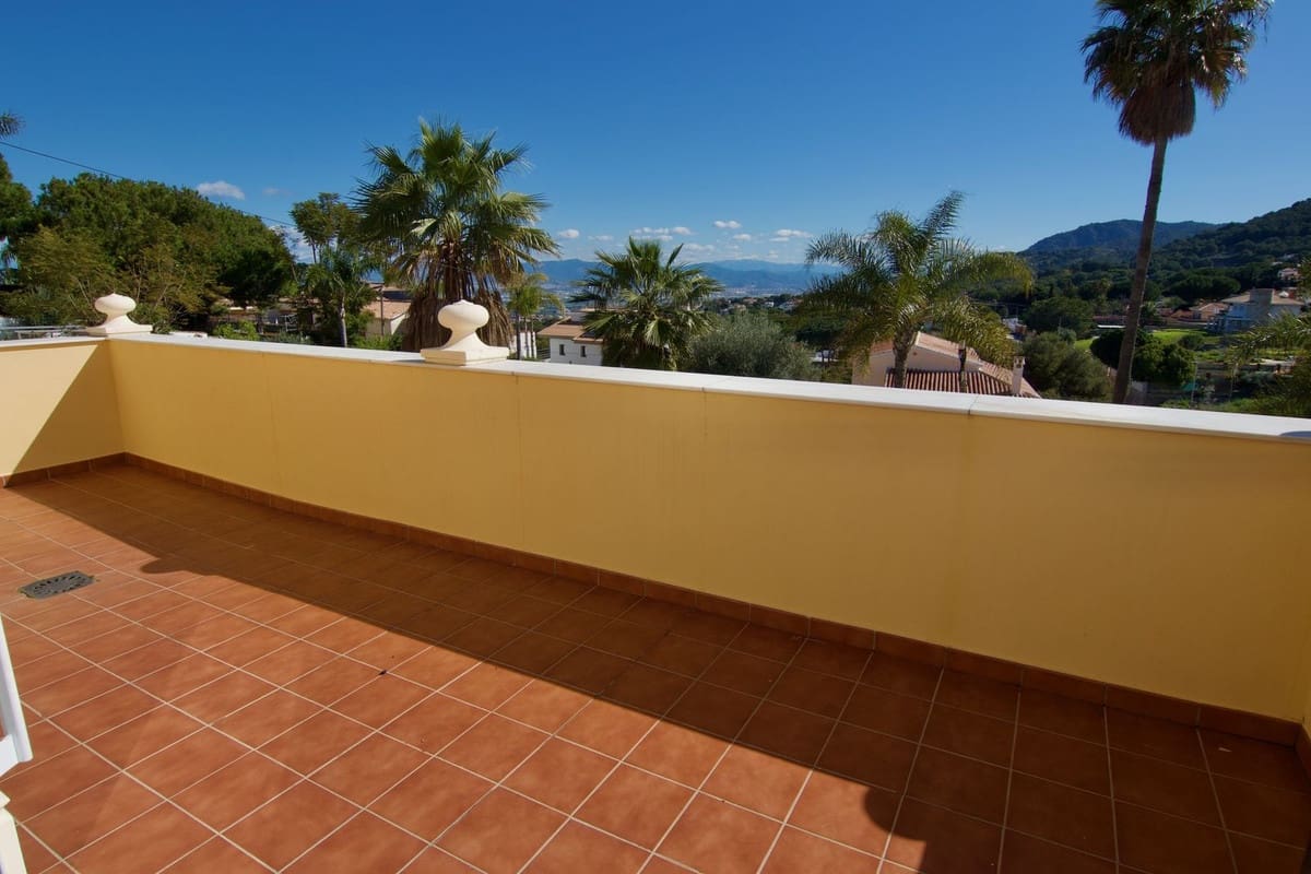 4 bedroom Villa for sale in Alhaurin de la Torre with pool garage - € 830,000 (Ref: 9480335)