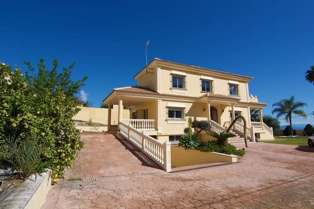 4 bedroom Villa for sale in Alhaurín de la Torre with pool garage - € 830,000 (Ref: 9480335)