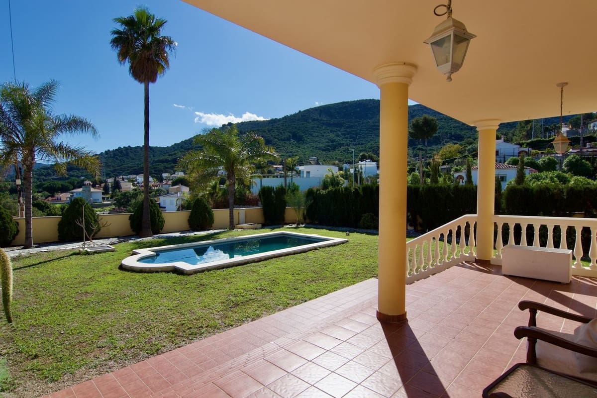 4 bedroom Villa for sale in Alhaurin de la Torre with pool garage - € 830,000 (Ref: 9480335)