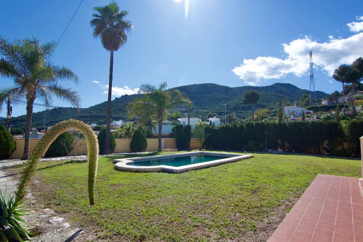 4 bedroom Villa for sale in Alhaurin de la Torre with pool garage - € 830,000 (Ref: 9480335)