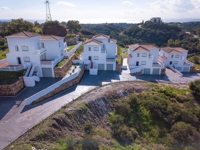 4 chambre Villa/Maison à vendre à Centro, Estepona avec piscine garage - 830 000 € (Ref: 9480336)