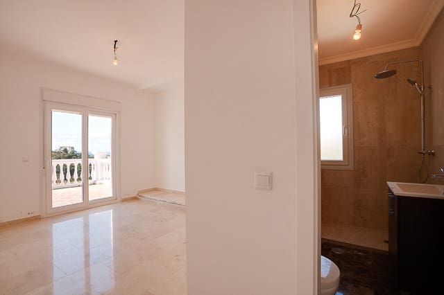 4 soverom Villa til salgs i Centro, Estepona med svømmebasseng garasje - € 950 000 (Ref: 9480336)