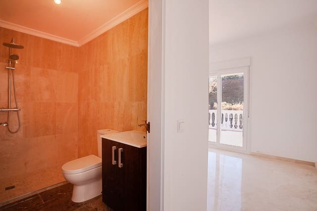 4 soverom Villa til salgs i Centro, Estepona med svømmebasseng garasje - € 950 000 (Ref: 9480336)