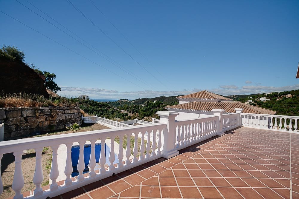 4 sovrum Villa till salu i Estepona med pool garage - 950 000 € (Ref: 9480336)
