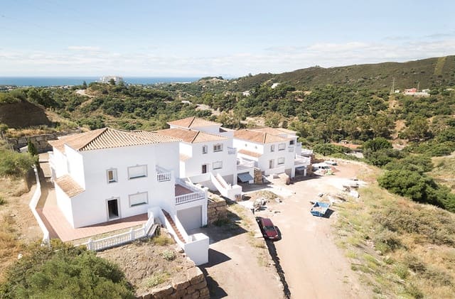 4 soverom Villa til salgs i Centro, Estepona med svømmebasseng garasje - € 950 000 (Ref: 9480336)