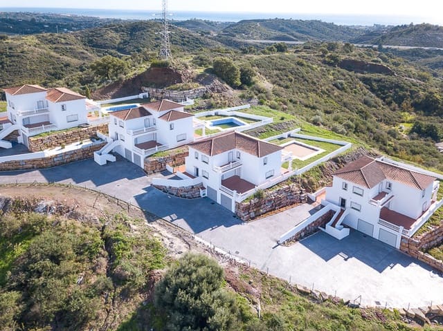 4 soverom Villa til salgs i Centro, Estepona med svømmebasseng garasje - € 950 000 (Ref: 9480336)