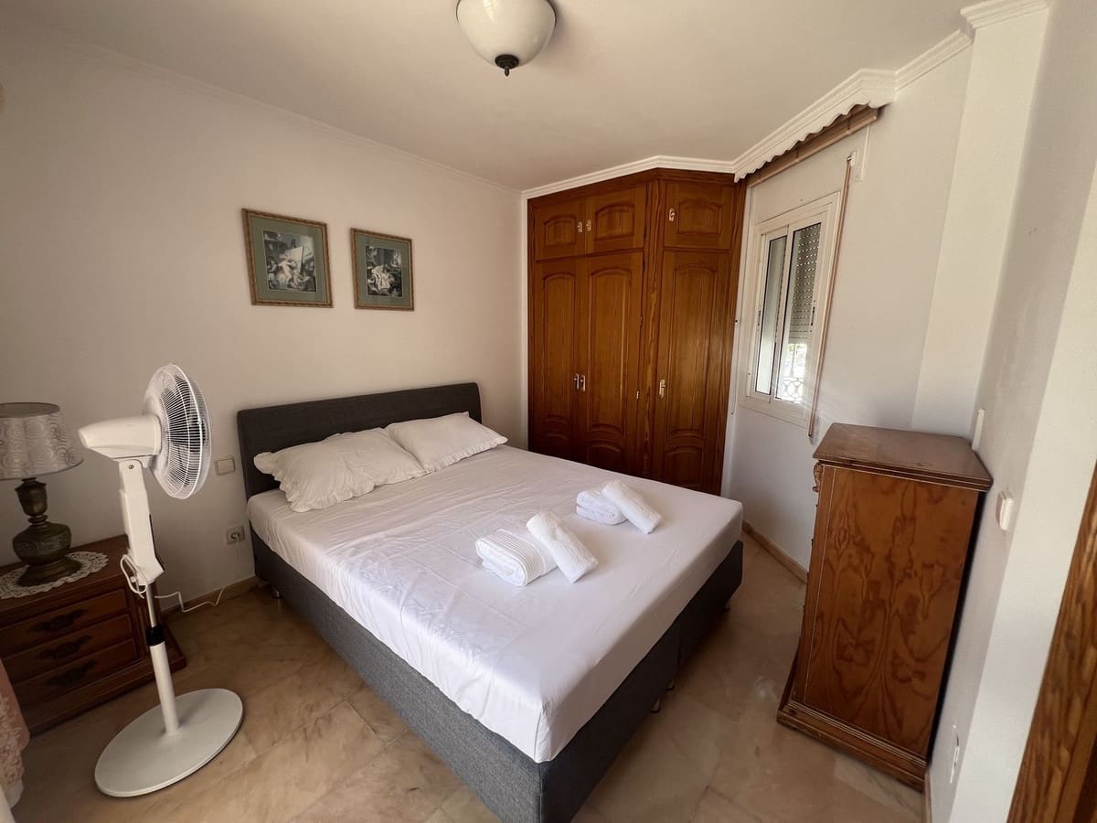 5 soveværelse Semi-Rækkehus til salg i San Pedro de Alcantara med garage - € 835.000 (Ref: 9480338)