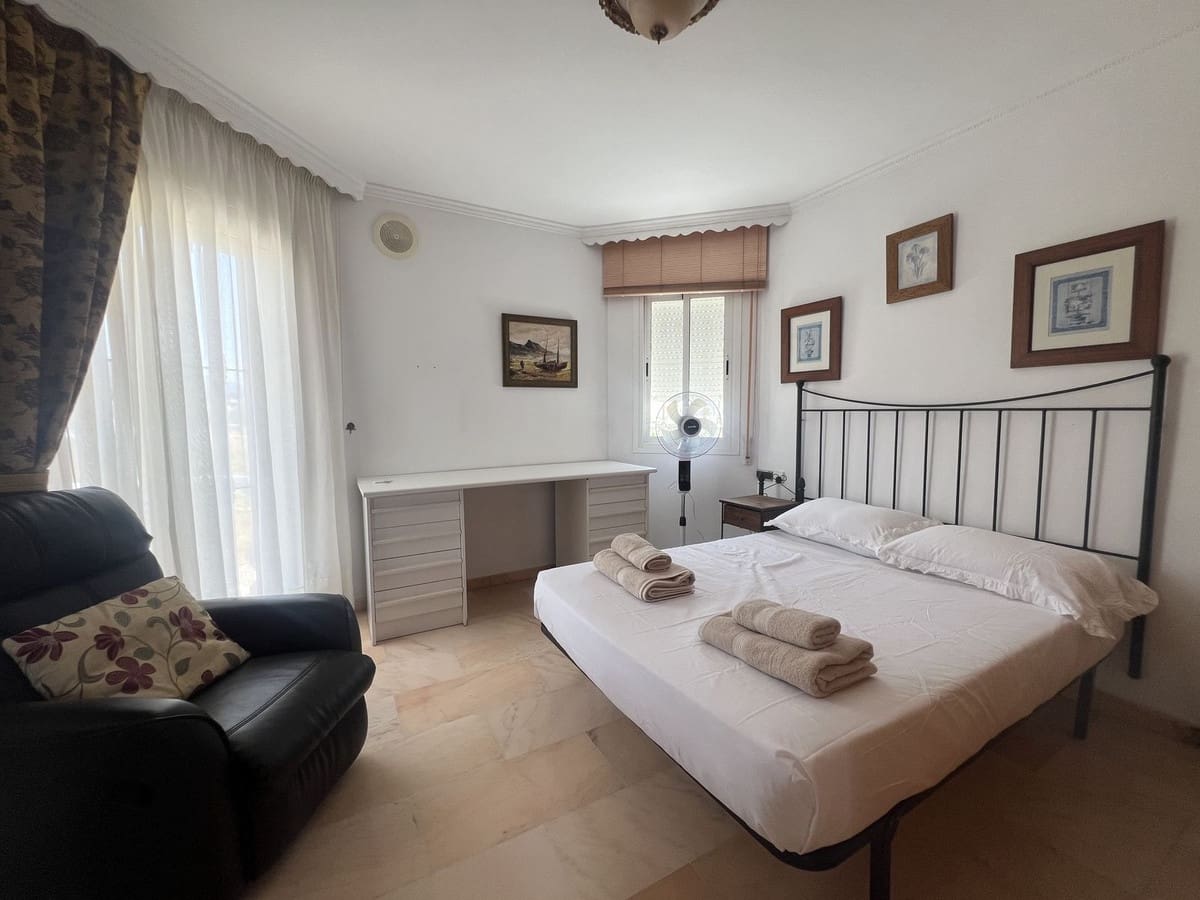 5 soveværelse Semi-Rækkehus til salg i San Pedro de Alcantara med garage - € 835.000 (Ref: 9480338)