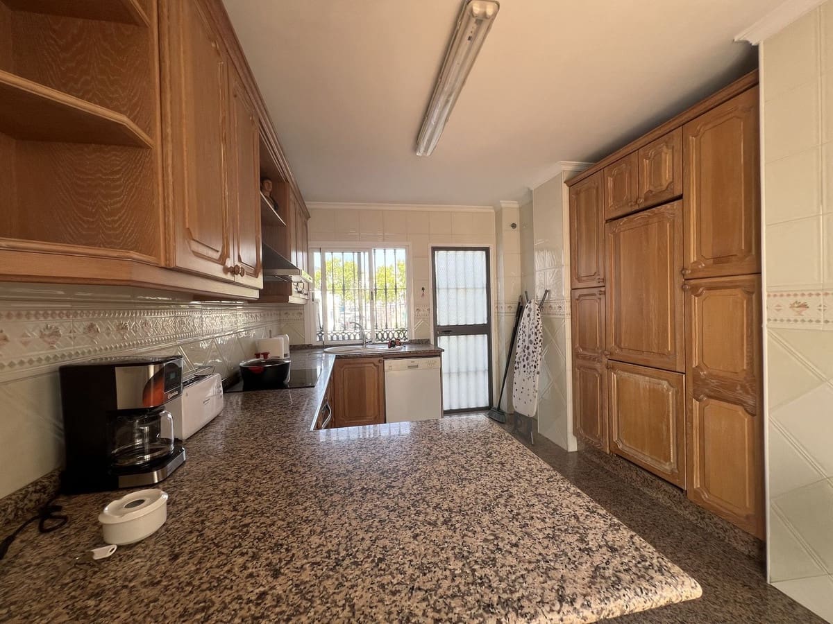 5 soveværelse Semi-Rækkehus til salg i San Pedro de Alcantara med garage - € 835.000 (Ref: 9480338)