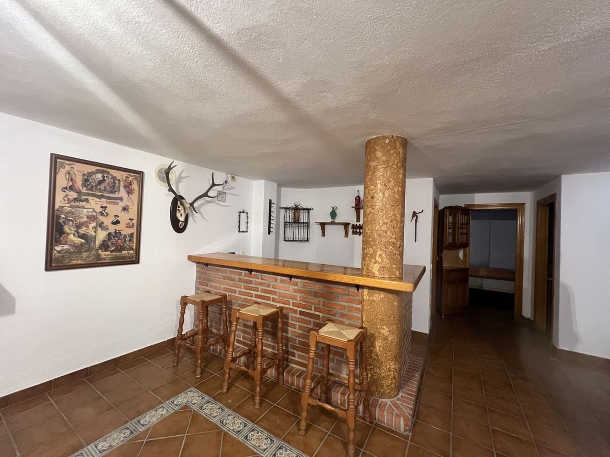 5 soveværelse Semi-Rækkehus til salg i San Pedro de Alcantara med garage - € 835.000 (Ref: 9480338)