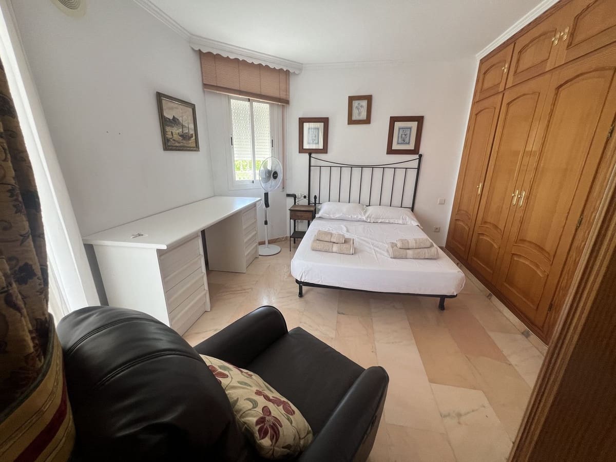 5 soveværelse Semi-Rækkehus til salg i San Pedro de Alcantara med garage - € 835.000 (Ref: 9480338)