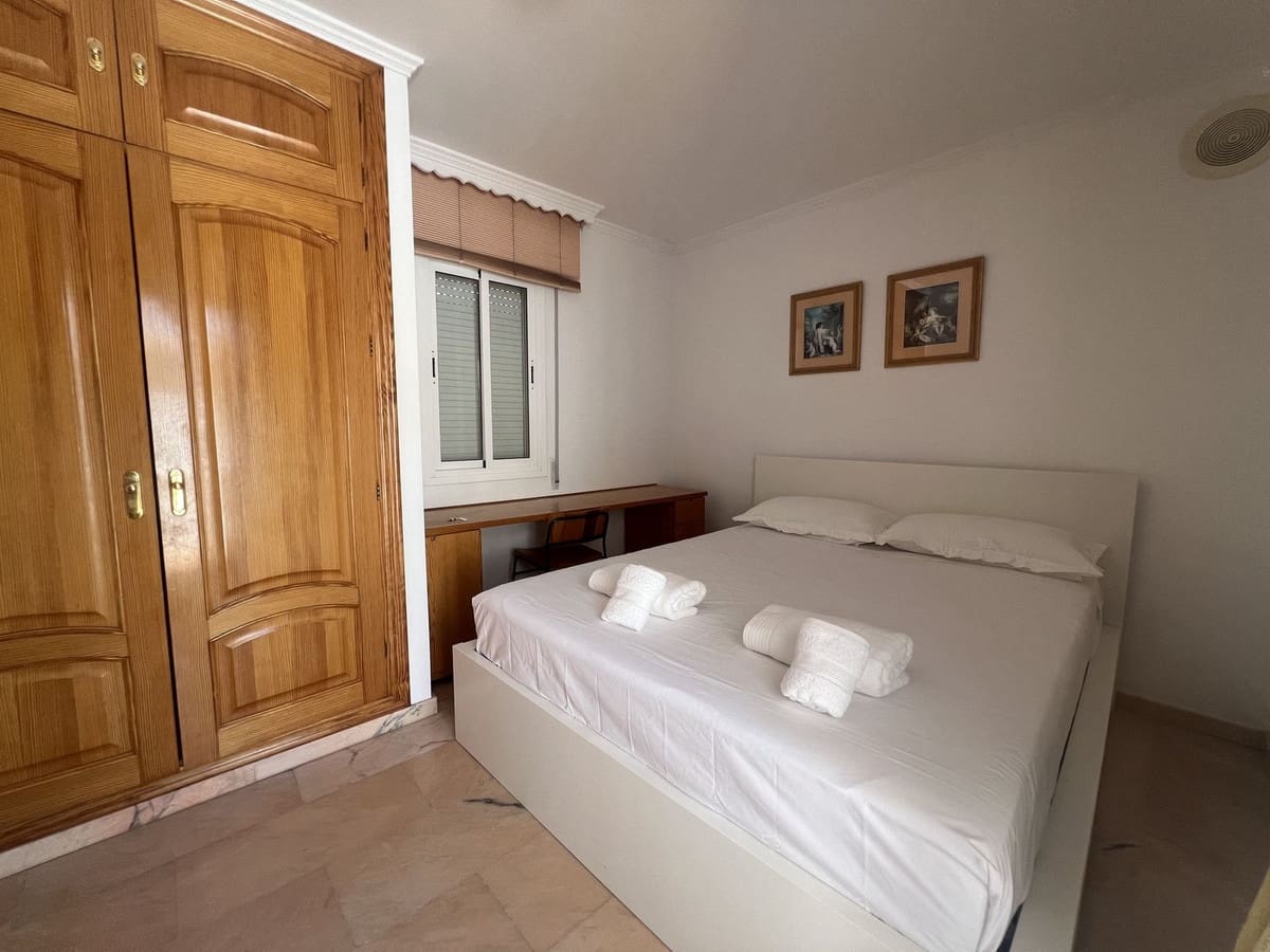 5 soveværelse Semi-Rækkehus til salg i San Pedro de Alcantara med garage - € 835.000 (Ref: 9480338)