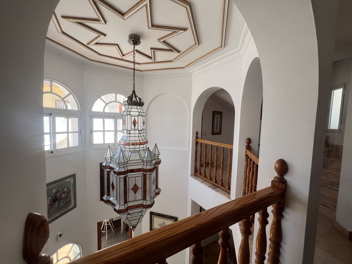 5 soveværelse Semi-Rækkehus til salg i San Pedro de Alcantara med garage - € 835.000 (Ref: 9480338)