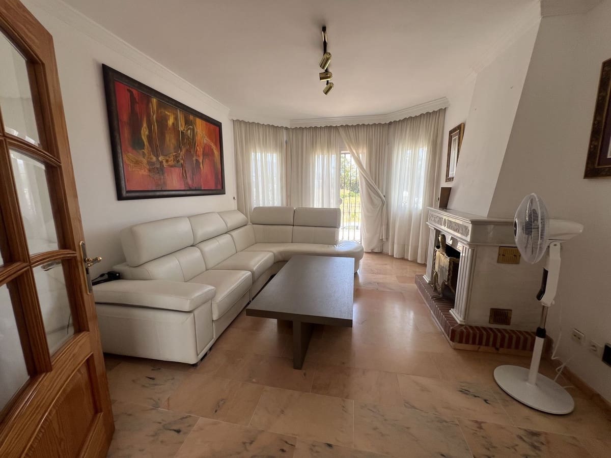 5 bedroom Semi-detached Villa for sale in San Pedro de Alcantara with garage - € 750,000 (Ref: 9480338)
