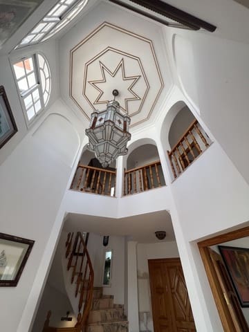 5 sovrum Semi-fristående Villa till salu i San Pedro de Alcántara Pueblo, Marbella med garage - 750 000 € (Ref: 9480338)