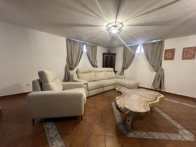 5 sovrum Semi-fristående Villa till salu i San Pedro de Alcántara Pueblo, Marbella med garage - 750 000 € (Ref: 9480338)