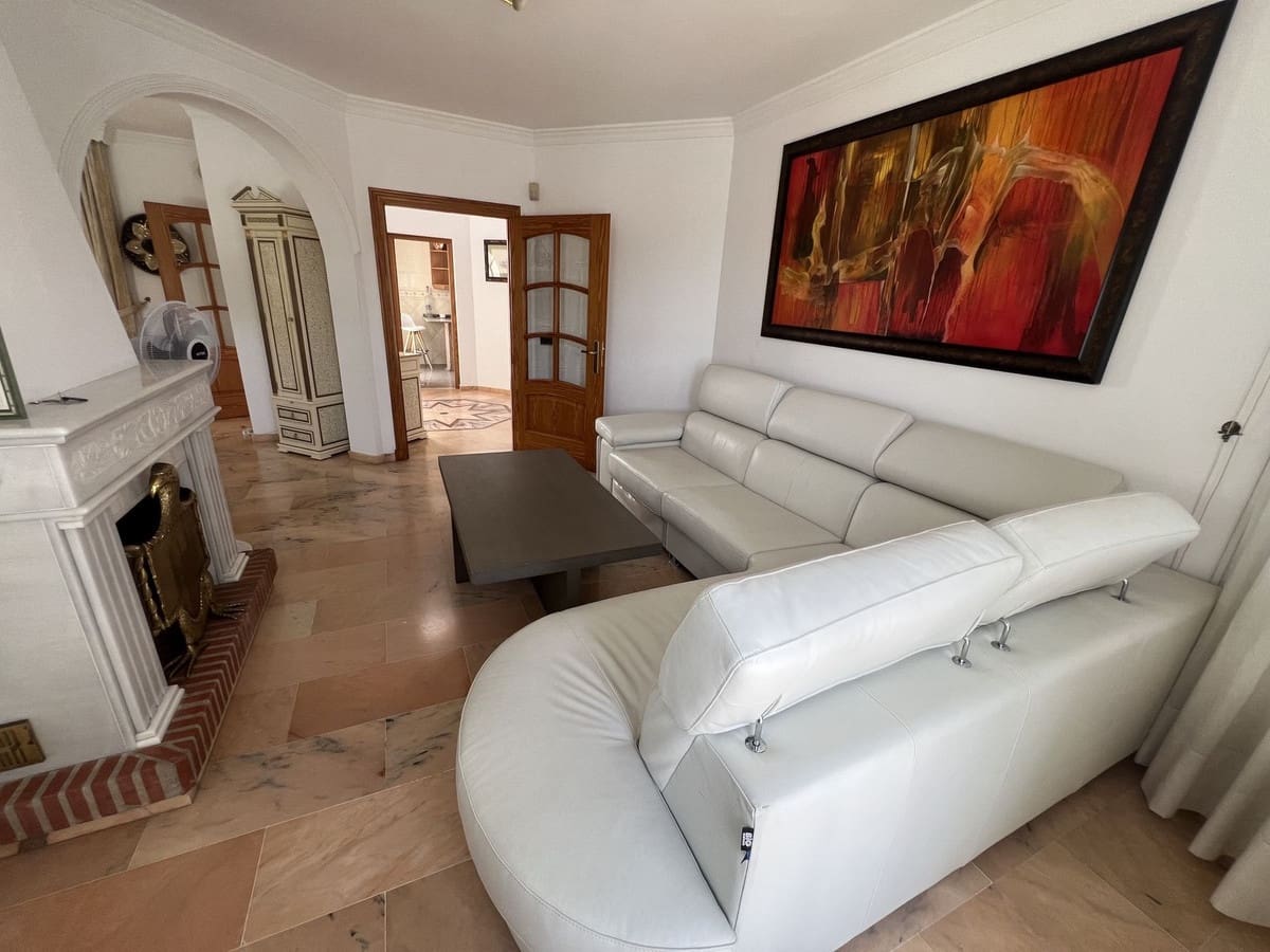 5 bedroom Semi-detached Villa for sale in San Pedro de Alcantara with garage - € 750,000 (Ref: 9480338)