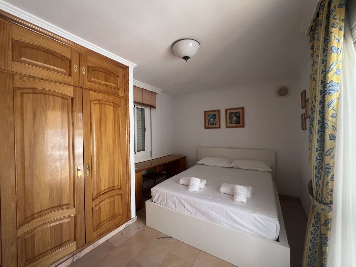 5 bedroom Semi-detached Villa for sale in San Pedro de Alcantara with garage - € 750,000 (Ref: 9480338)