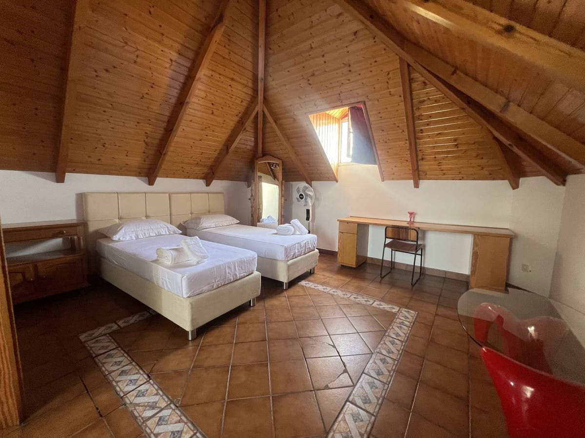 5 bedroom Semi-detached Villa for sale in San Pedro de Alcantara with garage - € 750,000 (Ref: 9480338)