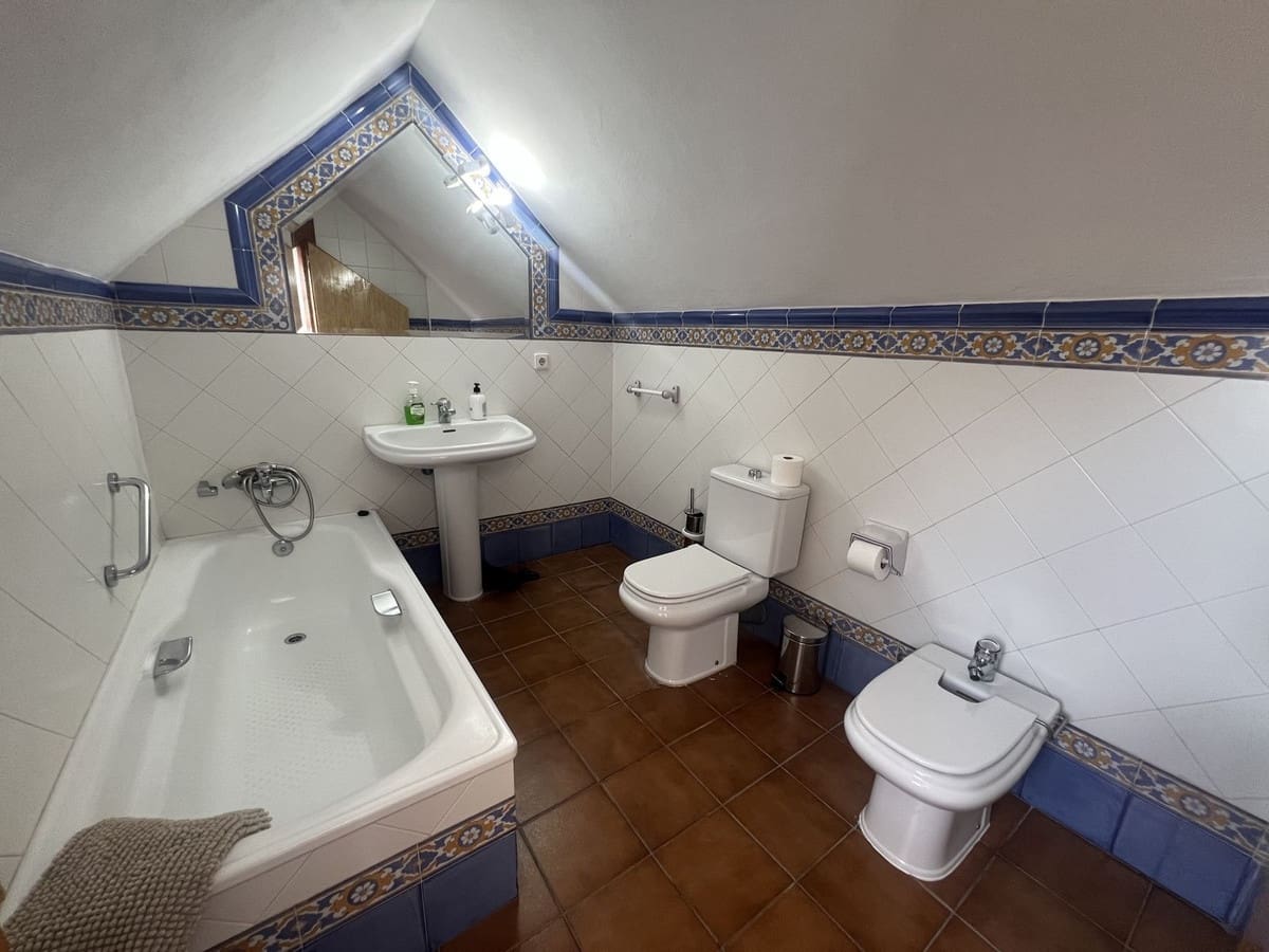 5 bedroom Semi-detached Villa for sale in San Pedro de Alcantara with garage - € 750,000 (Ref: 9480338)