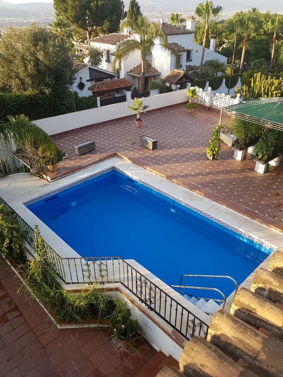 6 bedroom Villa for sale in Alhaurin de la Torre with garage - € 838,950 (Ref: 9480341)