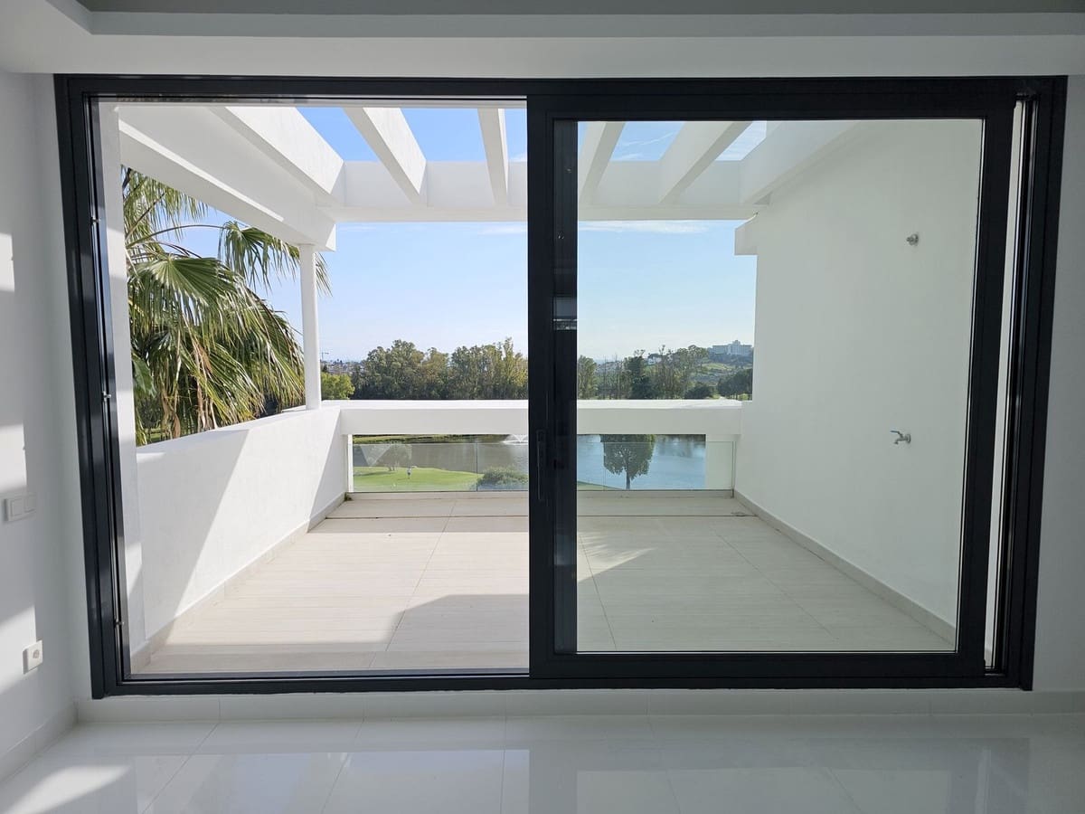 Ático de 2 habitaciones en El Paraiso en venta con piscina - 840.000 € (Ref: 9480343)