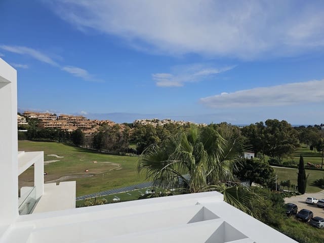 Ático de 2 habitaciones en El Paraiso, Estepona en venta con piscina - 840.000 € (Ref: 9480343)