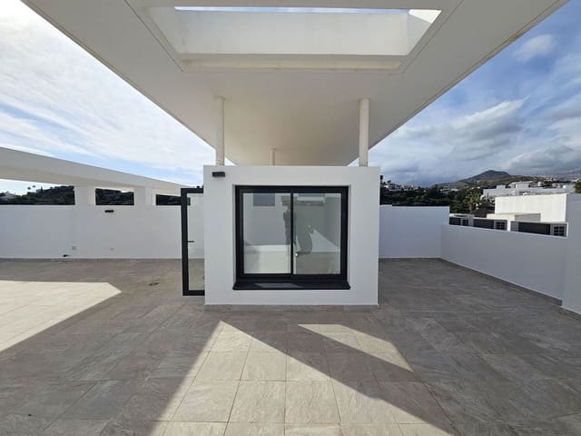 Ático de 2 habitaciones en El Paraiso, Estepona en venta con piscina - 840.000 € (Ref: 9480343)