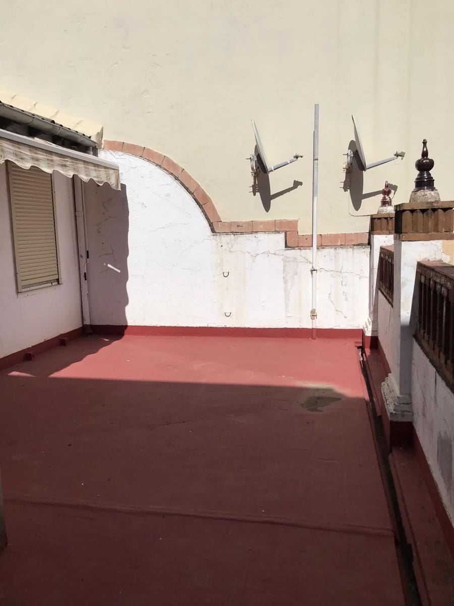 Casa de 8 habitaciones en Estepona en venta - 840.000 € (Ref: 9480345)