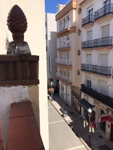 Casa de 8 habitaciones en Centro, Estepona en venta - 840.000 € (Ref: 9480345)