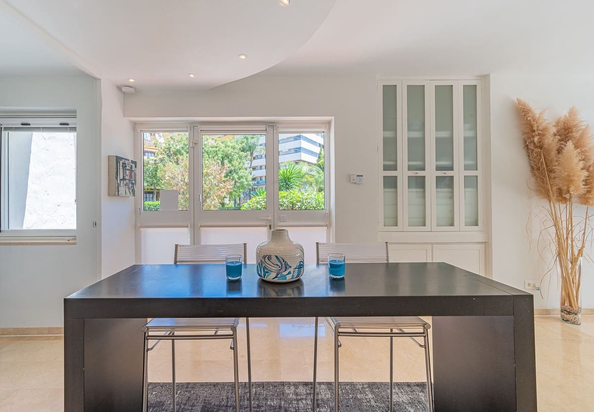 1 bedroom Apartment for sale in Marbella with pool - € 849,000 (Ref: 9480352)