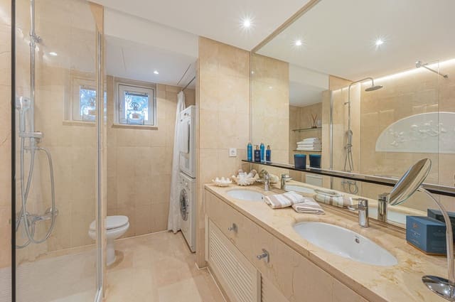 1 bedroom Apartment for sale in Marbella with pool - € 849,000 (Ref: 9480352)