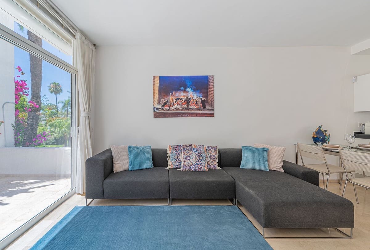 1 bedroom Apartment for sale in Marbella with pool - € 849,000 (Ref: 9480352)