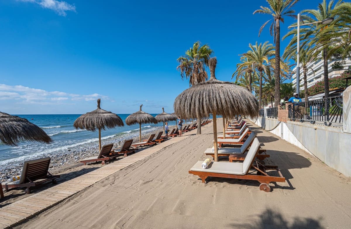 1 bedroom Apartment for sale in Marbella with pool - € 849,000 (Ref: 9480352)